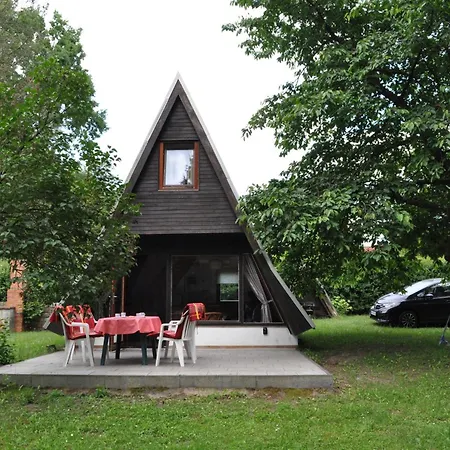 Finnhuette-mit Dem Gesang Der Voegel Erwachen Zislow